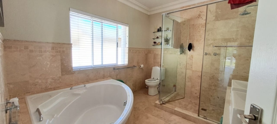 5 Bedroom Property for Sale in Sandbaai Western Cape